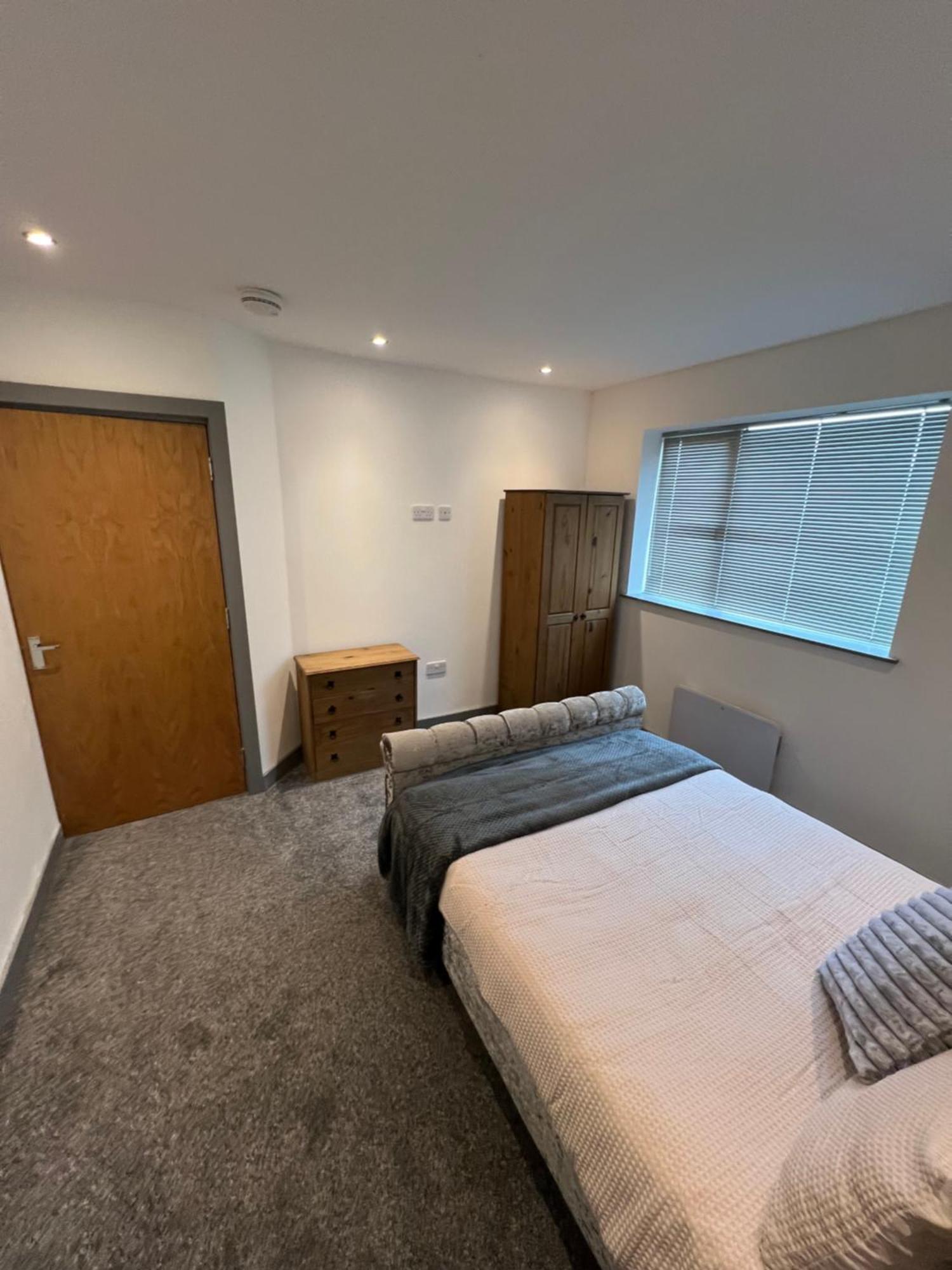Cosy Modern Apartment Warrington Eksteriør billede