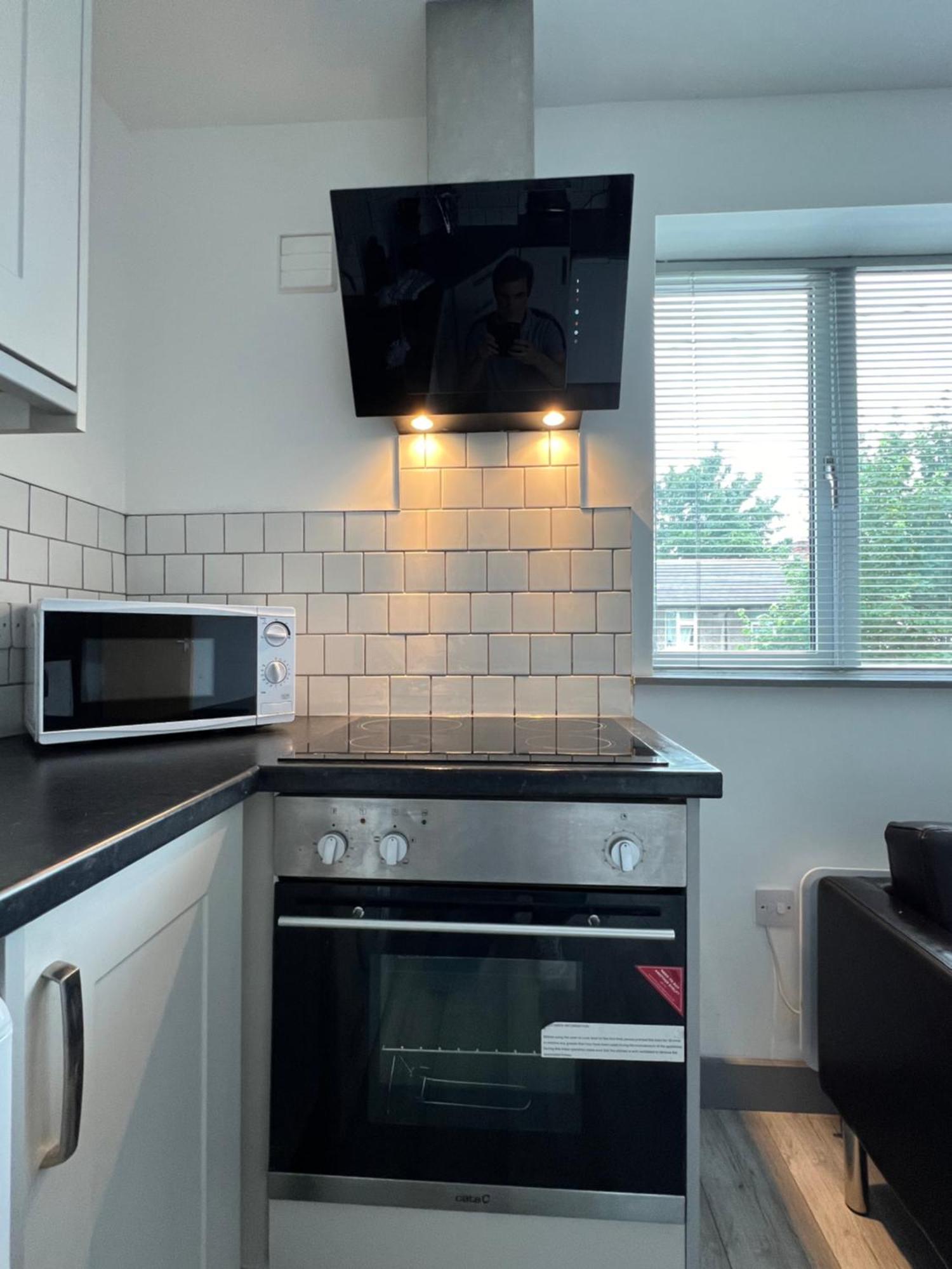 Cosy Modern Apartment Warrington Eksteriør billede